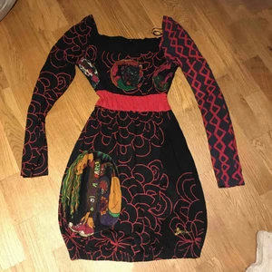  - Fin klänning från Desigual. Liten i storleken.