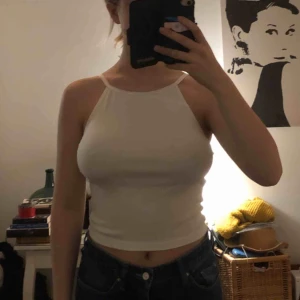  - Jätteskönt linne med lite högre hals och ganska djup i ryggen. Bara använd ett par gånger.  Köparen står för frakt:)