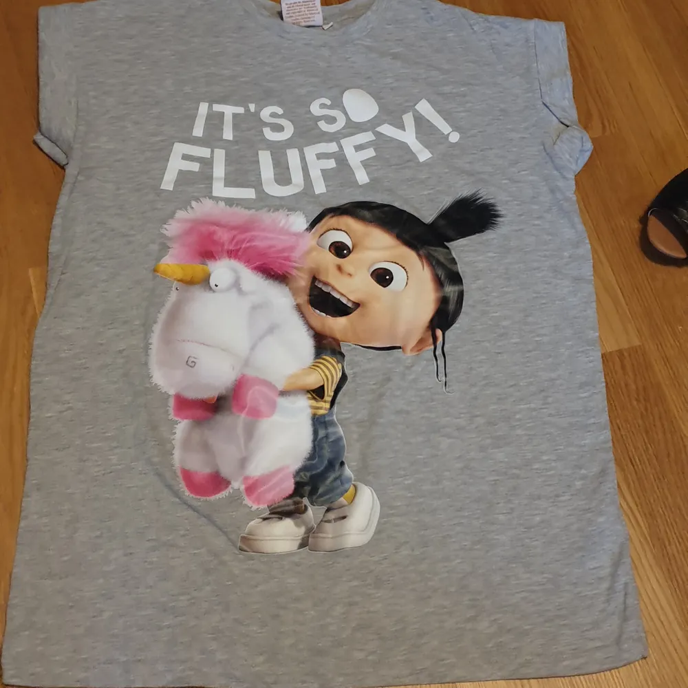 Atmosphere barely used t-shirt with Despicable Me character. Meet up in Lund/Malmö or shipping is on you. Soft material. . T-shirts.