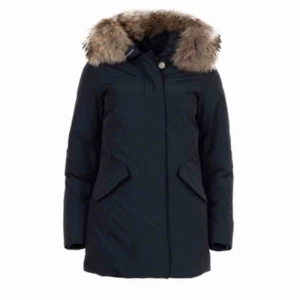  - En jättesnygg Woolrich jacka. Använt den ett fåtal gånger.