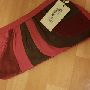  - Aftonväska i rosa färg