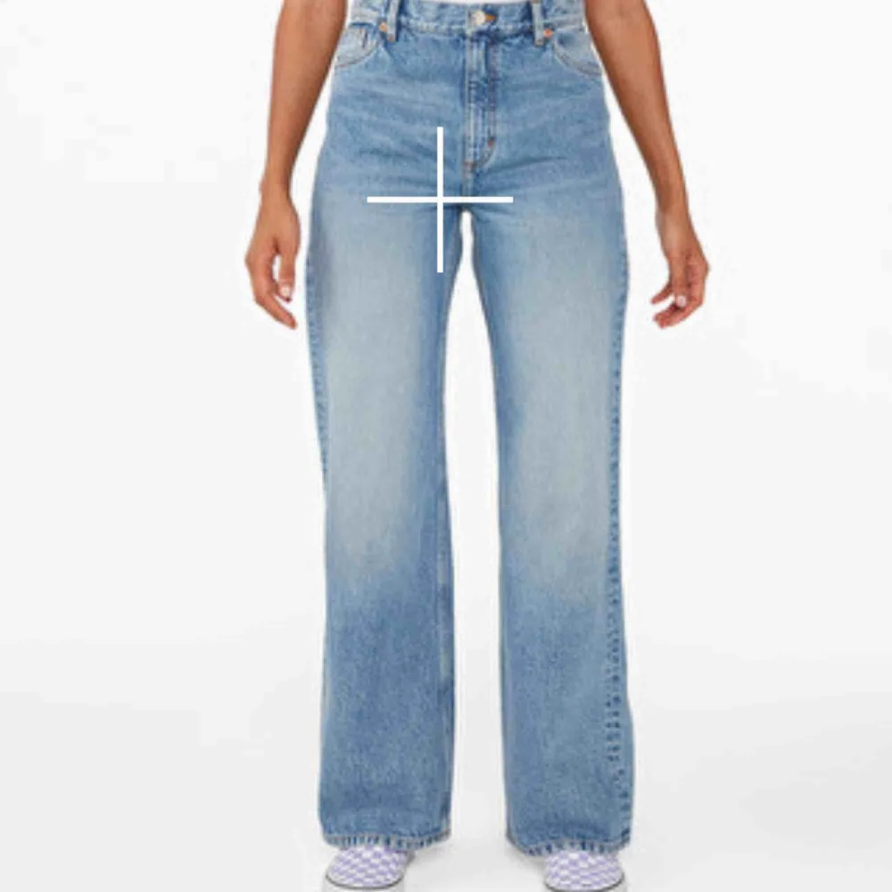 Säljer mina skit snygga monki jeans i modellen ” YOKO” som nya! Använda Max 5 gr! Frakt tillkommer🥰. Jeans & Byxor.