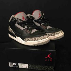 Air Jordan 3 Black Cement  Använda en del, kartong och tag medföljer Originalpris 2000kr 