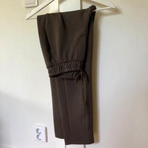 Fräscha byxor - Såå snygga och väldigt sköna byxor från zara!! Dock lite för tighta för min smak🥰