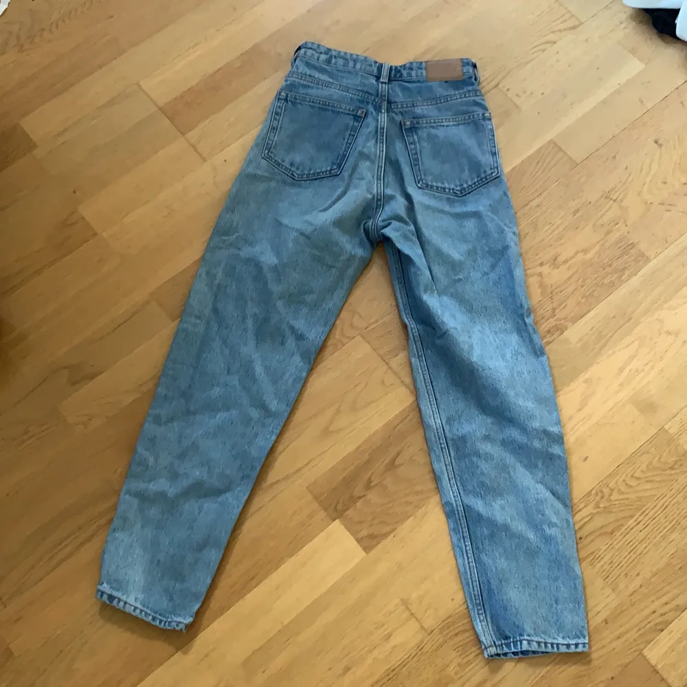 Jätte snygga byxor från weekday som jag tyvärr har växt ut :(. Jeans & Byxor.