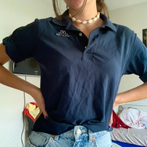 Kappa piké, stl S - Ursnygg piké från Kappa som jag croppat själv, vintage, säljer vidare pga. att jag inte använder den så mycket längre :( annars i bra skick 💛 vid hög efterfrågan startas en budgivning 💛