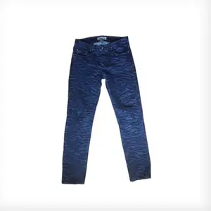 Kenzo X HM tigerstriped jeans. Pris kan diskuteras, postar över hela Sverige och köparen står för fraktkostnad. Jag tar Swish som betalning.