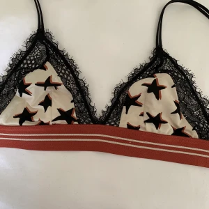 Love stories bralette💗💗💗strl xs - Finaste braletten från love stories som tyvärr blivit lite liten😍🙏först till kvarn!