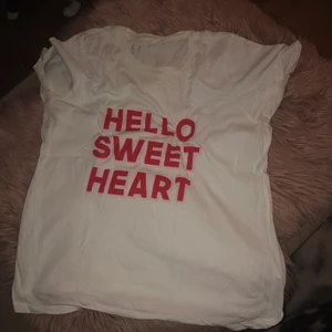 Söt T-shirt  - T-shirt med söt text 😍❣️💓. 