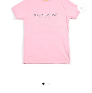 Acqua Limone - Acqua limone t shirt stl S (skulle funka som M också) använd fåtal gånger. Original pris 599 mitt pris 400 (frakt ingår i priset) men priset kan diskuteras.