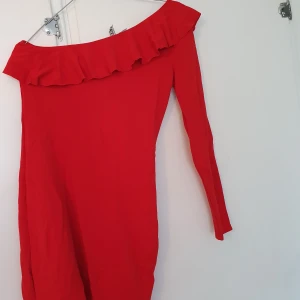 One shoulder dress - Nice one shoulder dress in red. Size:34, S. It's in Märsta. 
