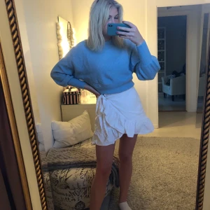 Blå stickad tröja - Gullig ljusblå stickad tröja, knappt använd. 