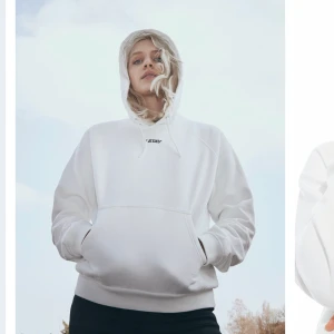 i stay hoodie - Vit hoodie från istay, carlings. Endast tvättad men inte använd.