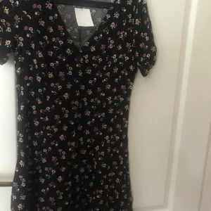 söt klänning - helt oanvänd