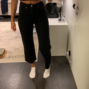 Jeans från lager 157 - Ett par helt oanvända jeans från lager 157. Lite för korta för min smak men sitter väldigt bra annars. Köparen står för frakten! 