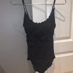 Baddräkt H&M - Baddräkt från H&M, helt oanvänd (lappen kvar). Ordinarieplats 249:- 