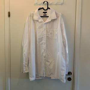 Atlant skjorta, vit, polyester och bomull 