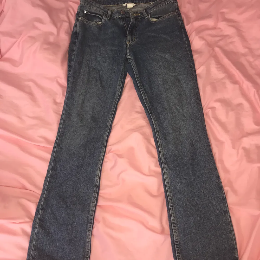 Mina gamla älsklings jeans ,säljer pga att jag gått upp i vikt. Dom var rätt så mörka innan men har blekt dom lite. 🤍. Jeans & Byxor.