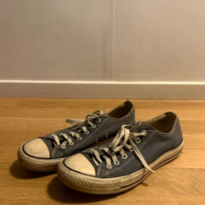 Vintage converse - Snygga, tidlösa marinblåa converse!! Passar perfekt med sommar outfiten. Pris går att diskutera