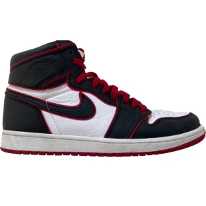 Air Jordan 1 Retro High OG Bloodline - Använt ett par gånger. Condition: 8.5/10. Kontakta för mer bilder.