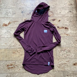 Eivy underställ  - En helt ny eivy underställströja, storlek XS! Vinröd 🥰