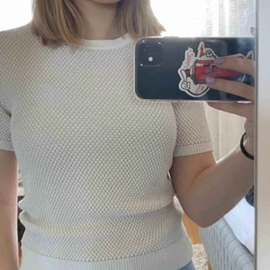Zara tröja - En tröja från zara, nästan aldrig använd så i fint skicka (it mina bilder)💕storlek m, men är liten i storleken 