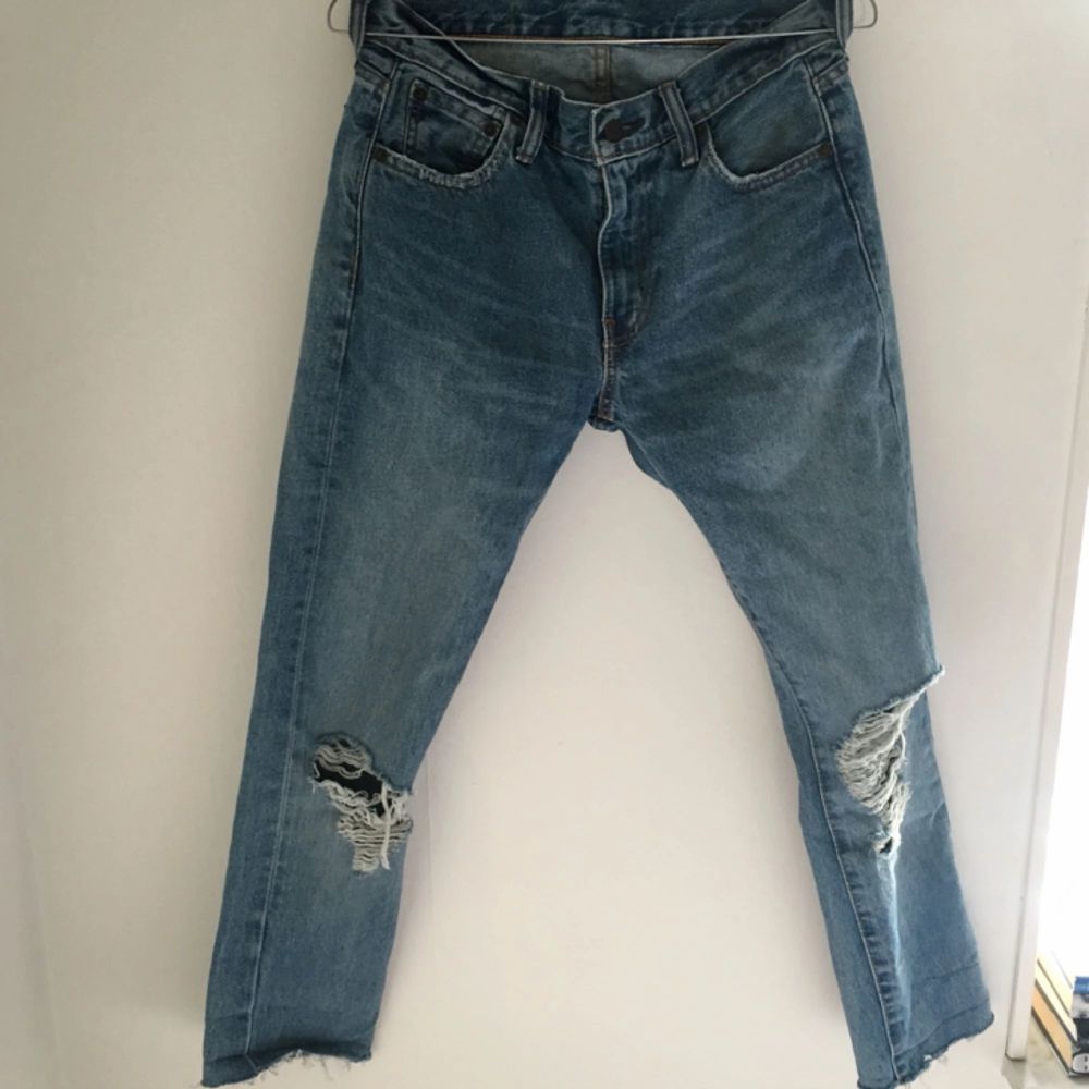 Levis jeans köpta från zalando. Säljer då de inte sitter bra på mig längre  Kan frakta mot kostnad eller mötas upp i Helsingborg :) . Jeans & Byxor.