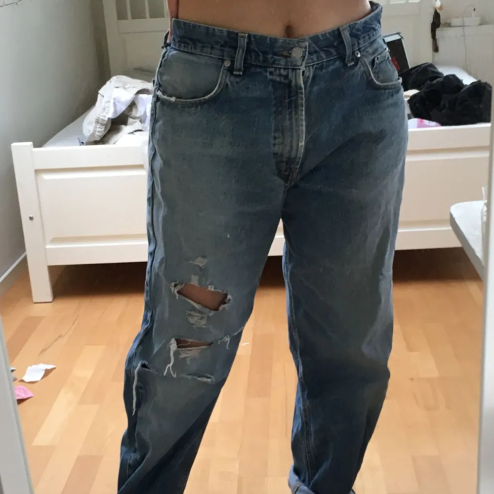 Slitna jeans från Jack Davi’s. Hittar ingen storlek men skulle tro w: 34-35. 30kr+frakt med postnords blåa paket. . Jeans & Byxor.