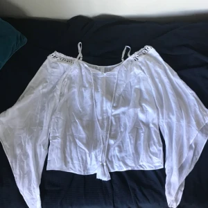  - Fin offshoulderblus som endast är provad. Vid frakt betalar köparen fraktkostnad. 