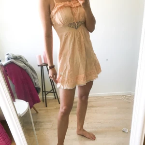  - Odd Mollyklänning som passar S/XS. Fin nu på sommaren🌟👌 Köparen står för frakt