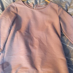  - Superfin långärmad topp i scuba material, från Only. Strl S