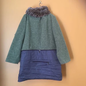  - Ascool, unik, jack-kofta från det danska märket Bitte Kai Rand. Har två olika looks att välja mellan, uppvikt eller utsläppt! 💚🐆