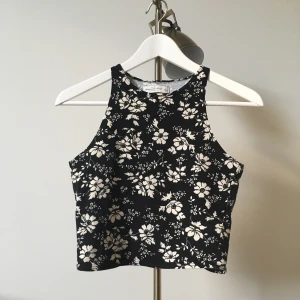  - Large Abercrombie & Fitch plagg som passar även på XS, köpte från USA och är knappt använda.  Kan mötas upp runt Stockholm, Swish.