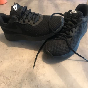  - Använda max 3 gånger, så väldigt fint skick! Inget slitage. 