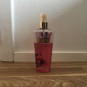  - Victorias secret bodymist, secret craving
