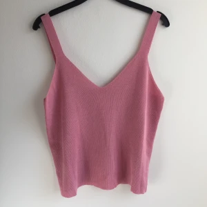  - Rosa finstickad topp. FRI FRAKT :)