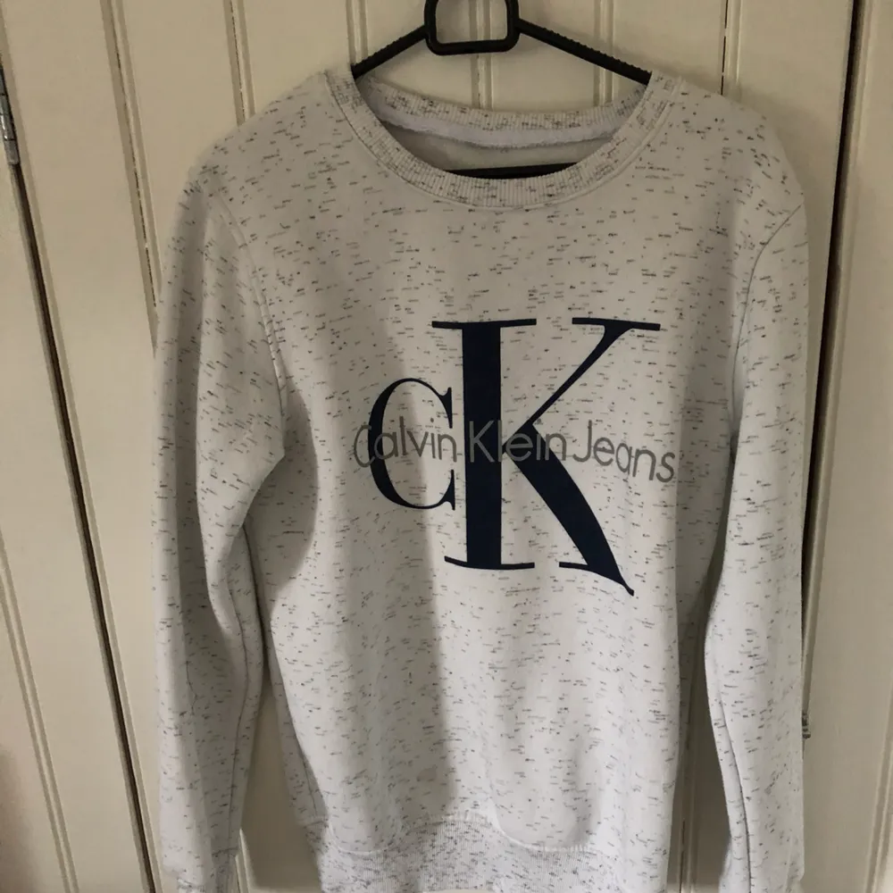 Calvin Klein sweatshirt i nyskick . Hoodies.