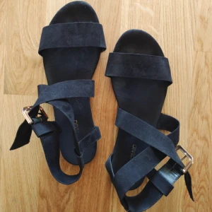  - Supersöta sandaletter från H&M. 50 kr + frakt, kan mötas i Linköping 😊