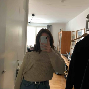  - Jätte mysig stickad tröja från silence and noise. Pris kan diskuteras! Kan både mötas och skicka! 