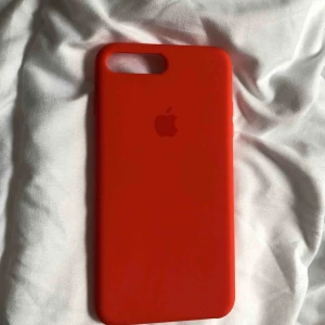  - Orangea skal som passar iPhone 7/8 plus i fint skick som knappt är använd! 