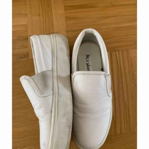  - Från Nelly använda men fortfarande gott skick! 