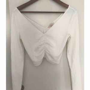  - Off shoulder topp från nelly.com