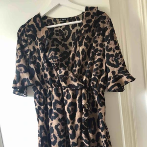  - Riktigt fräsig Leopardklänning