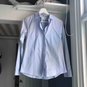  - Blus banana republic bra sick , hämta i Majorna elller skicka 