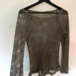  - Säljer denna balla gråa nättröjan! Snygg med bh eller linne under ❤️