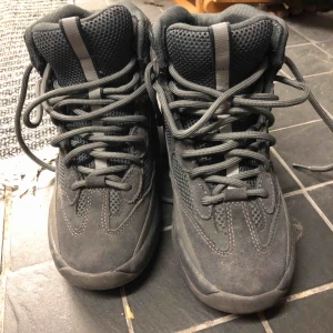  - Säljer mina yeezy seasong 6 storlek 39 bra skick 
