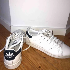  - Adidas Stan Smith skor. Endast använda 2 ggr! Nypris: 899kr