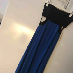  - Riktigt fin långklänning men kan ej använda pga för liten strl, köpt utomlands för ca 50€.