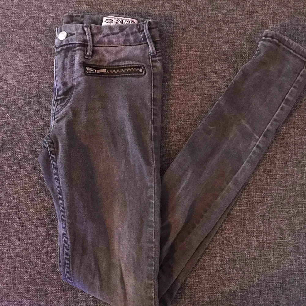 Snygga grå byxor!. Jeans & Byxor.