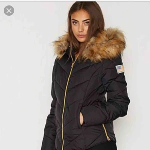  - Vinterjacka från Svea. Använd fåtal gånger.  Original pris 2499.